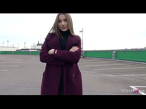 ❤️ ドイツ人スカウトマンは、夢のようにスティール、駐車場のテルテル、お金のためのセクシーに触れることです。 ️ セックスビデオ ❌️❤