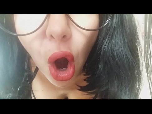 ❤️ ハニー、義理の母が今日は学校に行かせてくれないの...。って、そんなことあるわけないだろ...。 ️ セックスビデオ ❌️❤